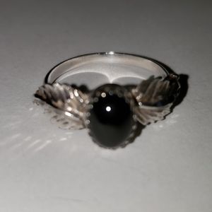Vintage Leaves Black Onyx size 7½